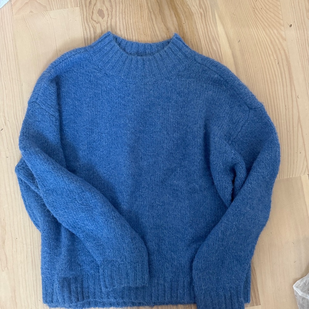 pistola oversized blue sweater